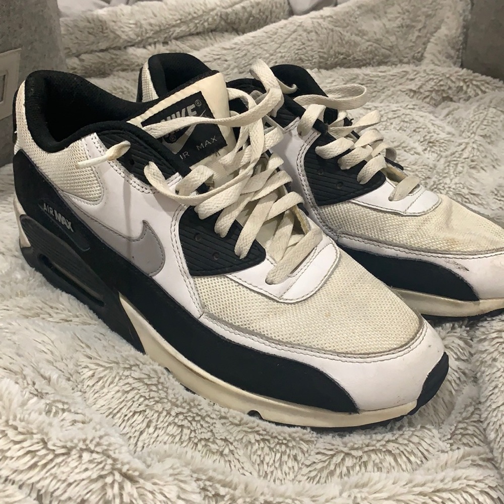 white and black air max 90